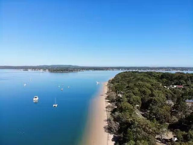 39 Phillips Street, Coochiemudlo Island, QLD 4184
