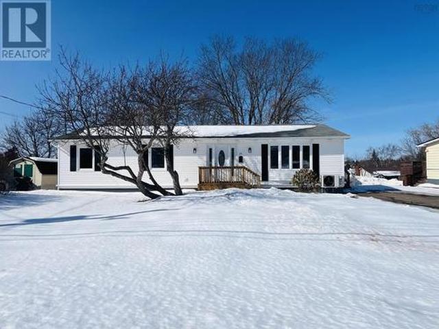 39 Rogers Avenue, Amherst, NS, B4H 2J7 house for sale | Listing ID 202604 | Royal LePage