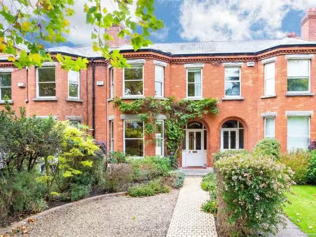 39 Saint John's Road, Sandymount, Dublin 4, D04PP21 is for sale