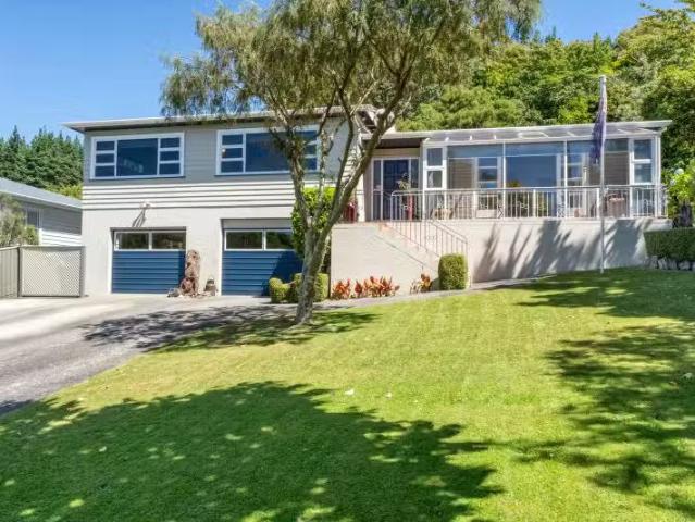 39 Sunrise Boulevard, Tawa, Wellington City