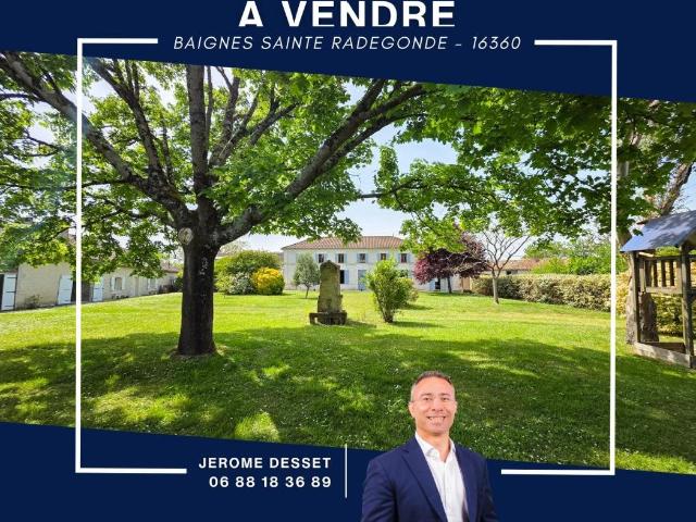 3 maisons + dépendances sur plus d'1 hectare 210m² Baignes Sainte Radegonde
