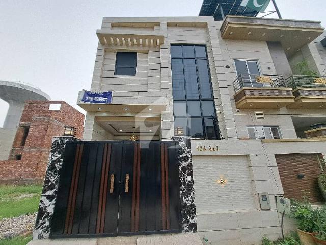 3 Marla Owner Build Solid Construction 4 bedroom Brand New Ali Block Near Masjid