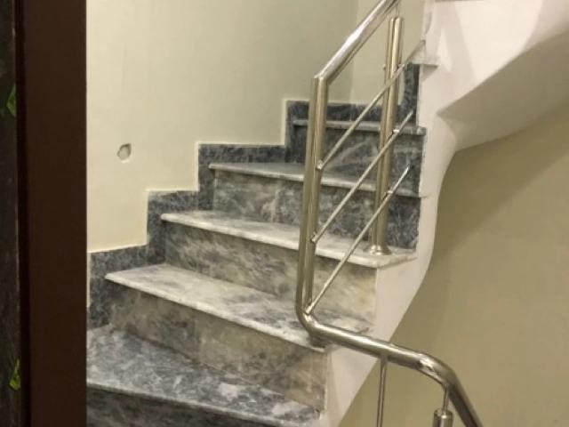 3 marla building for urgent sale Lahore Samanabad ID 76802