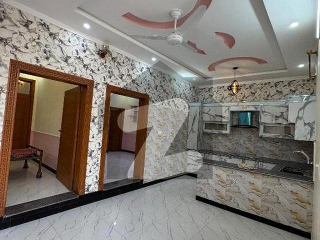 3 Marla beautiful luxury House for sale in lawyer colony Gulzare quid Airport Housing Society
