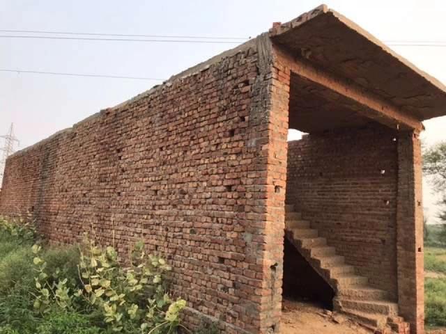 3 Marla Grey Structure Lantar Hua hai updated Sargodha ID 20153