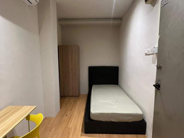 3 mins walk to Pasar seni ZERO DEPOSIT single bedroom at Petaling street |