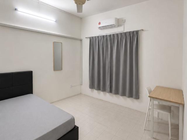 3 Mins to Centre Point Bandar Utama | Medium Room For Rent @ Bandar Utama ❤️