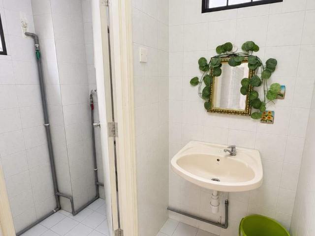 3 Mins to Bandar Utama MRT | Medium Room with Attached Shared Bathroom @ Bandar Utama ️