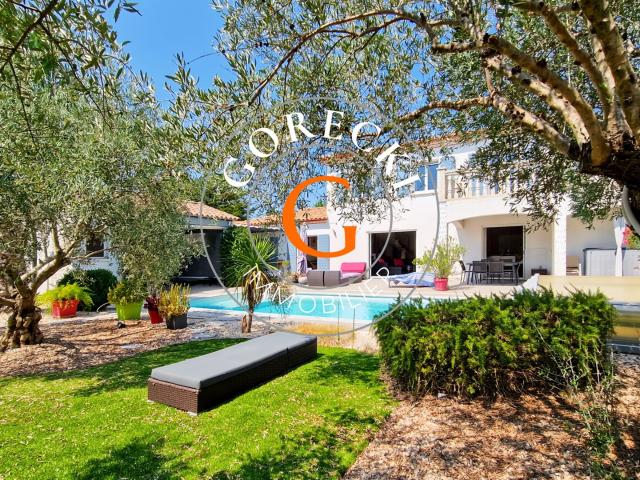 3 minutes Uzes, splendide villa avec logement indépendant. 210m² Uzès
