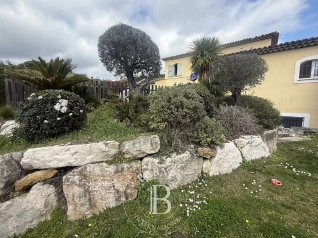 3 mn de Valbonne Village Villa familiale au calme avec vue dégagée collines