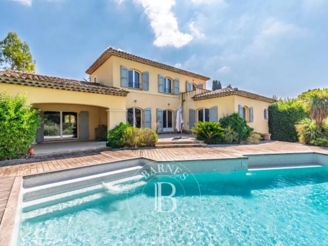 3 mn de Valbonne Village Villa familiale au calme avec vue dégagée collines