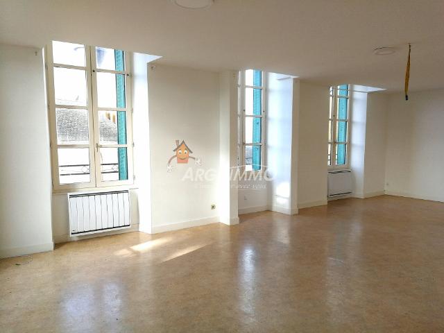 3 mn St Calais Appartement 3 CH