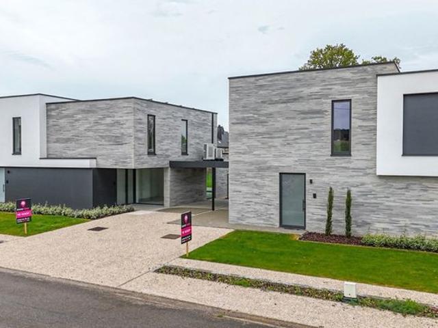 3 moderne halfopen nieuwbouwwoningen met industriële look!