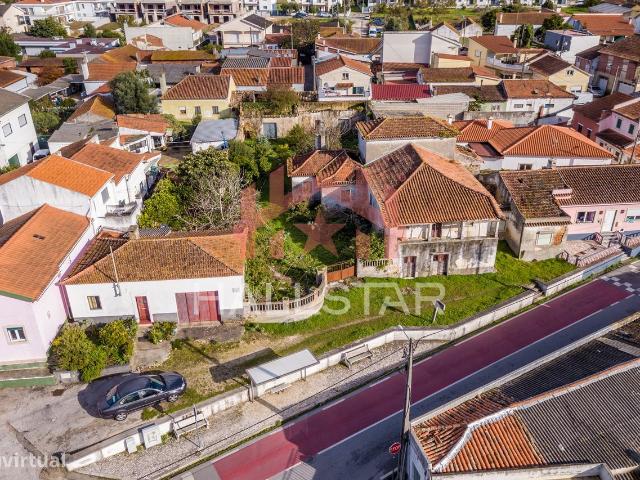 3 Moradias / Para Recuperar / Lote de Terreno com 982m2 / Gndara dos