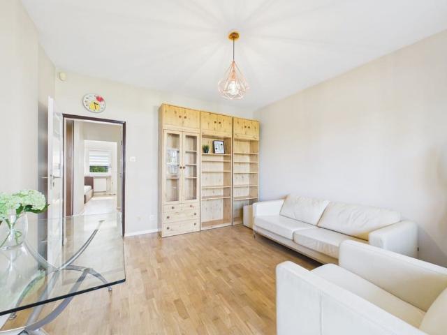 3 niezależne pokoje + balkon ul. Kwartowa 56 m²