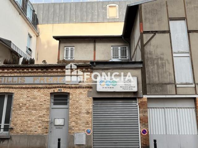 3 niveaux, aménagée en local Commercial, actuellement loué