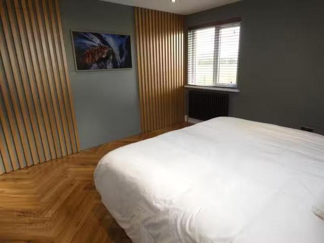3 Oakley Park