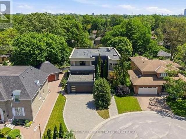 3 Authors Lane, Kingston Central City West, ON, K7M 7W7 Luxury House for sale | Listing ID X13445 | Royal LePage Carriage Trade Luxury Properties