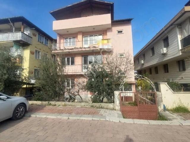 3 Ayrı Tapulu kat Mülkiyetli 3 Katlı Müstakil Ev