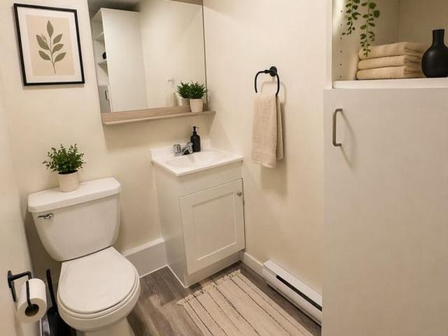 3½ à Louer – 303 Rue King Ouest, Sherbro