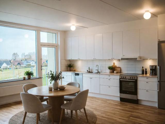 3: a med balkong i söderläge 76 m² 13 224 kr