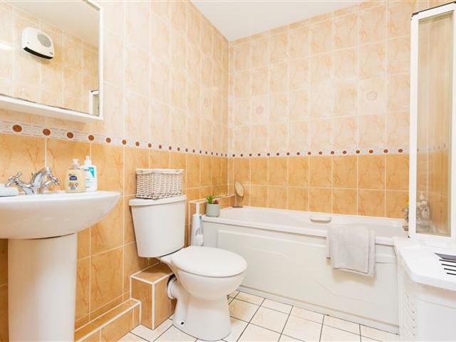 3 Amberwood, Mulhuddart, Dublin 15 Murphy Mullan Estate Agents Castleknock/Dublin 7 4810 MyHome. Ie Residential