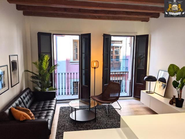 3 Apartamentos en una casa cerca de La Rambla 100m² Барселона