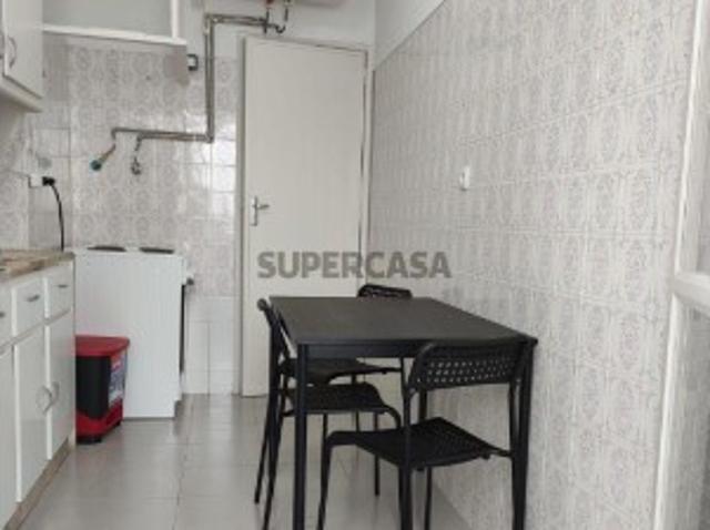 3 Assoalhadas A poucos minutos a pé do metro Amadora Este