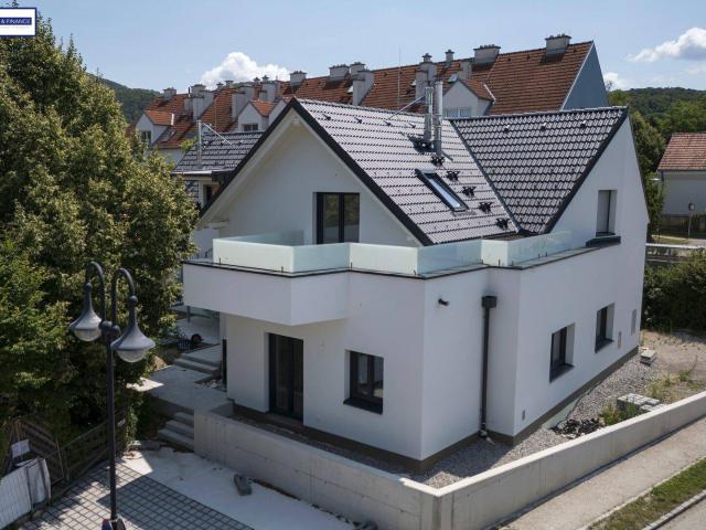 3 Balkone, eine Terrasse und Eigengarten im Erdgeschoss!
