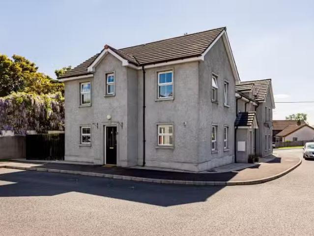 3 Ballymore Court