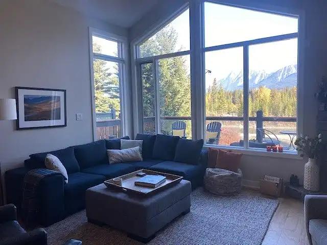3 bdrm Duplex in Ideal Location