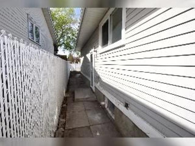 3 Bed 1.5 Bath Main Floor Suite Kirkness Edmonton