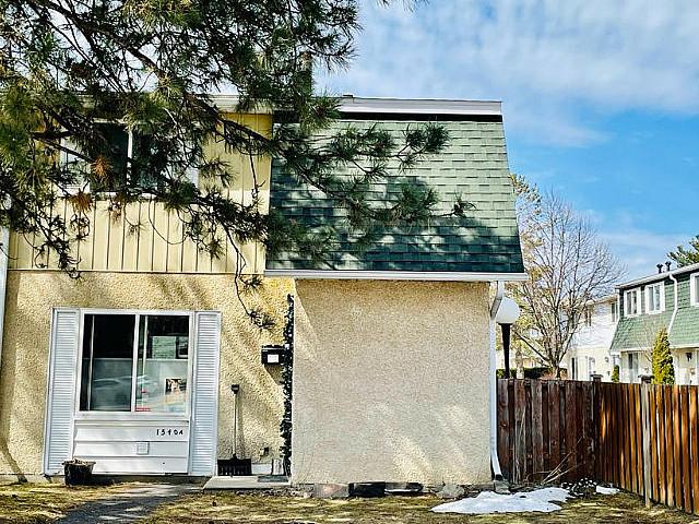 3 Bed 2 Bath Condo Townhome In Pineview!