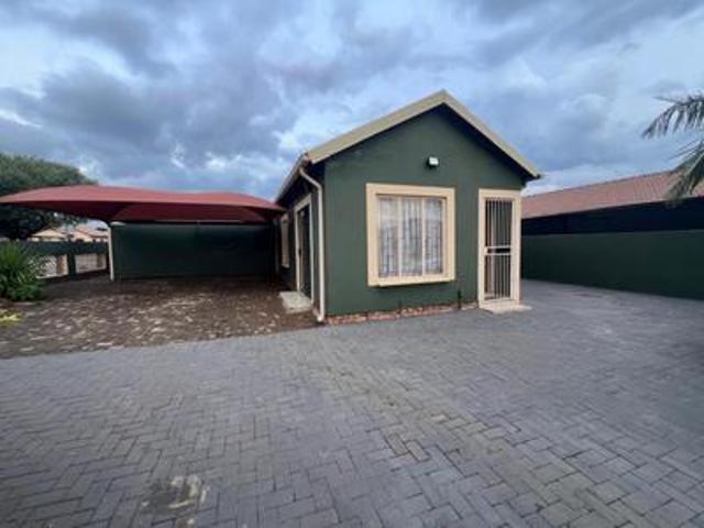 3 bed, 2 bath corner house. soshanguve vv