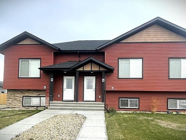 3 Bed, 2 Bath Townhouse For Rent In Lacombe