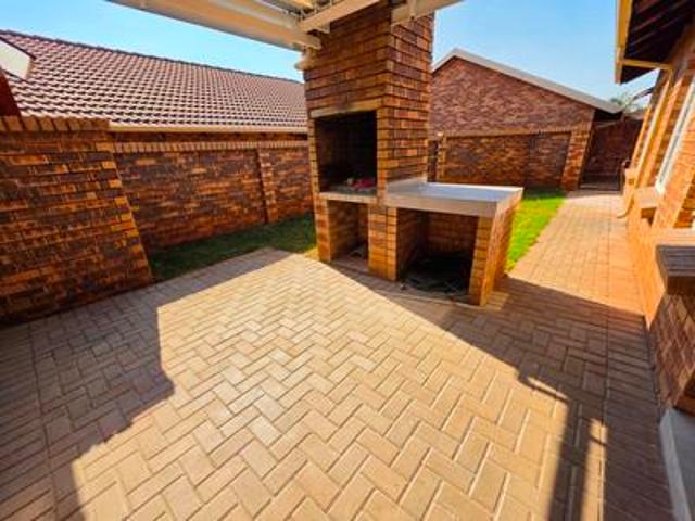 3 bed, 2 bath townhouse to rent