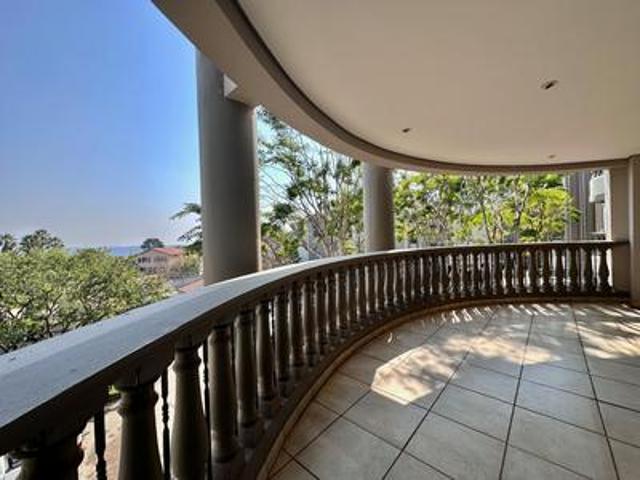 3 bed 2.5 bath apartment in mornings.