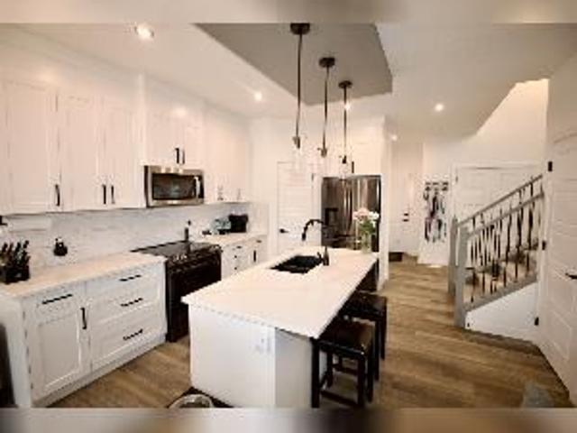 3 Bed 2.5 Bath Duplex Dbl Garage Westpark For Rent