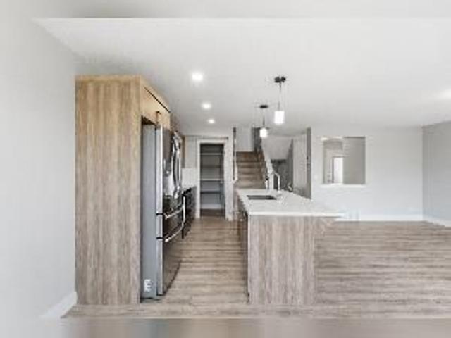 3 Bed 2.5 Bath Duplex Dbl Garage Leduc For Rent