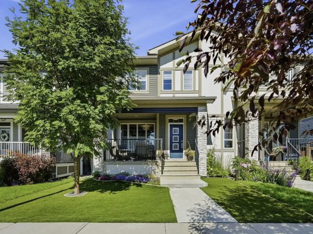Pond Facing 3 Bed + AC Duplex in Midtown — 1,774 sq ft