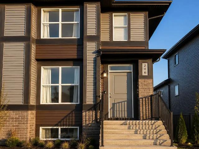 3 Bed 2.5 Bath Duplex | In Suite Laundry | July 2026
