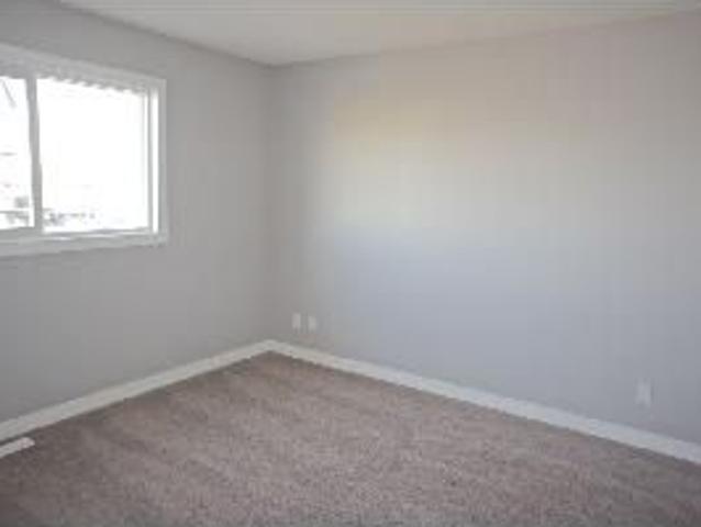 3 Bed 2.5 Bath Duplex Single Garage Fort Saskatchewan