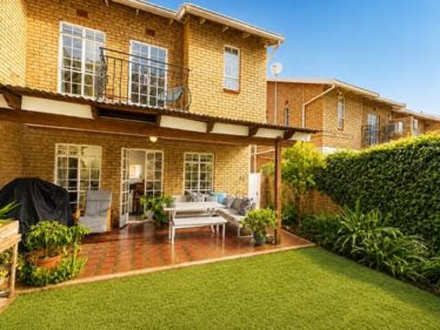 3 bed 2.5 bath duplex to rent in hyde park