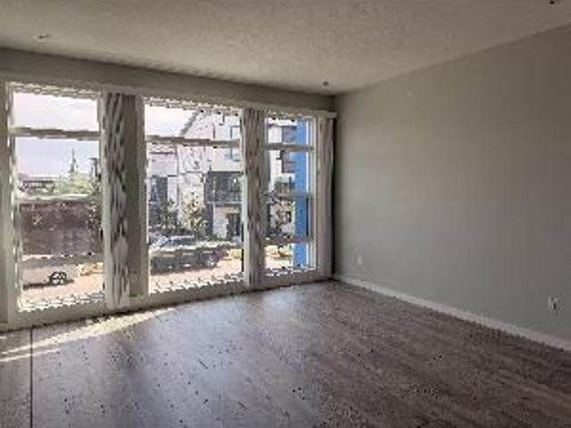 3 Bed 2.5 Bath Keswick Townhome For Rent Garage, Yard, Central A/C