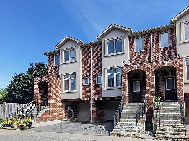3 Bed / 3 Bath Cliffcrest Neighborhood Att/row/twnhouse