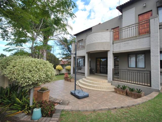 3 Bed Townhouse in Schuinshoogte