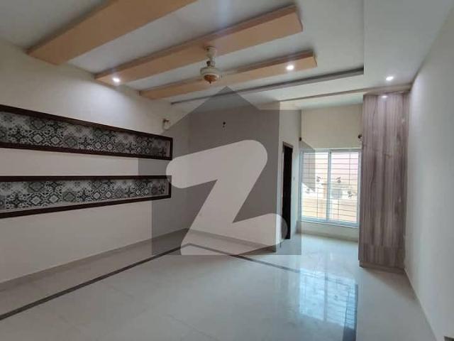 3 Bed UPPER PORTION With All Facilities Gas Electricity Separate