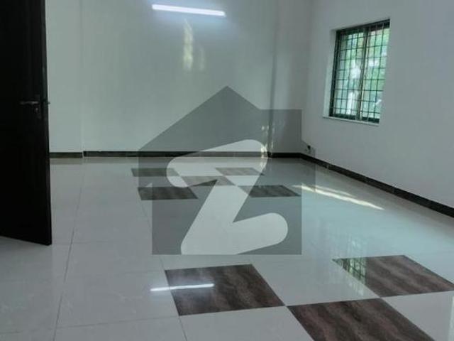 3 bed apartment available for rent in askri 11 askari 11