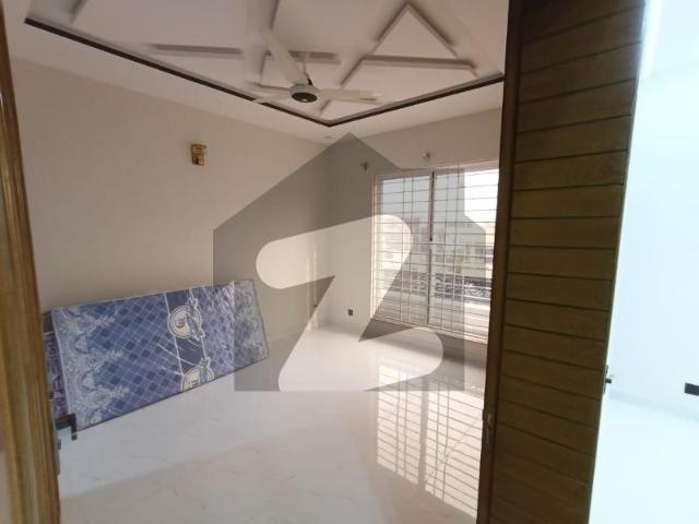 3 Bed Apartment Available For Rent In Gate Mall With Ac And Curtains Installed Faisal Town F 18