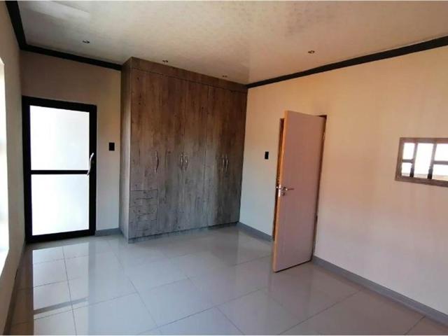 3 Bed Apartment in Aviary Hill